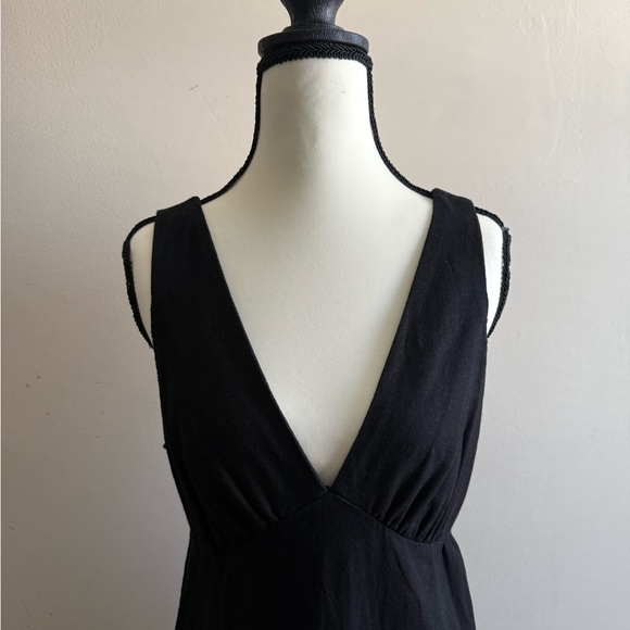 Old Navy black sleeveless v-neck tie-back smocked shift maxi dress size medium - Picture 4 of 8